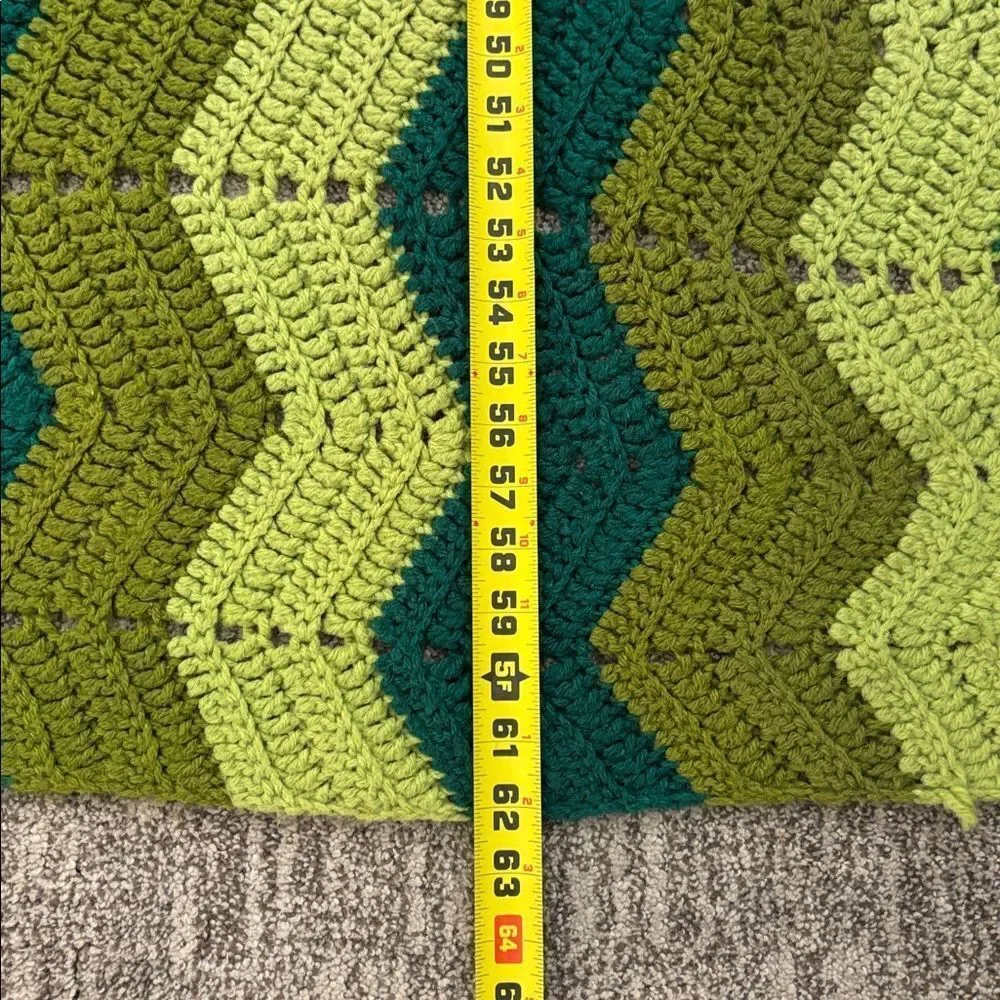 🎀Vintage🎀 Handmade Green Chevron Hand Knit Blanket 40inx62in